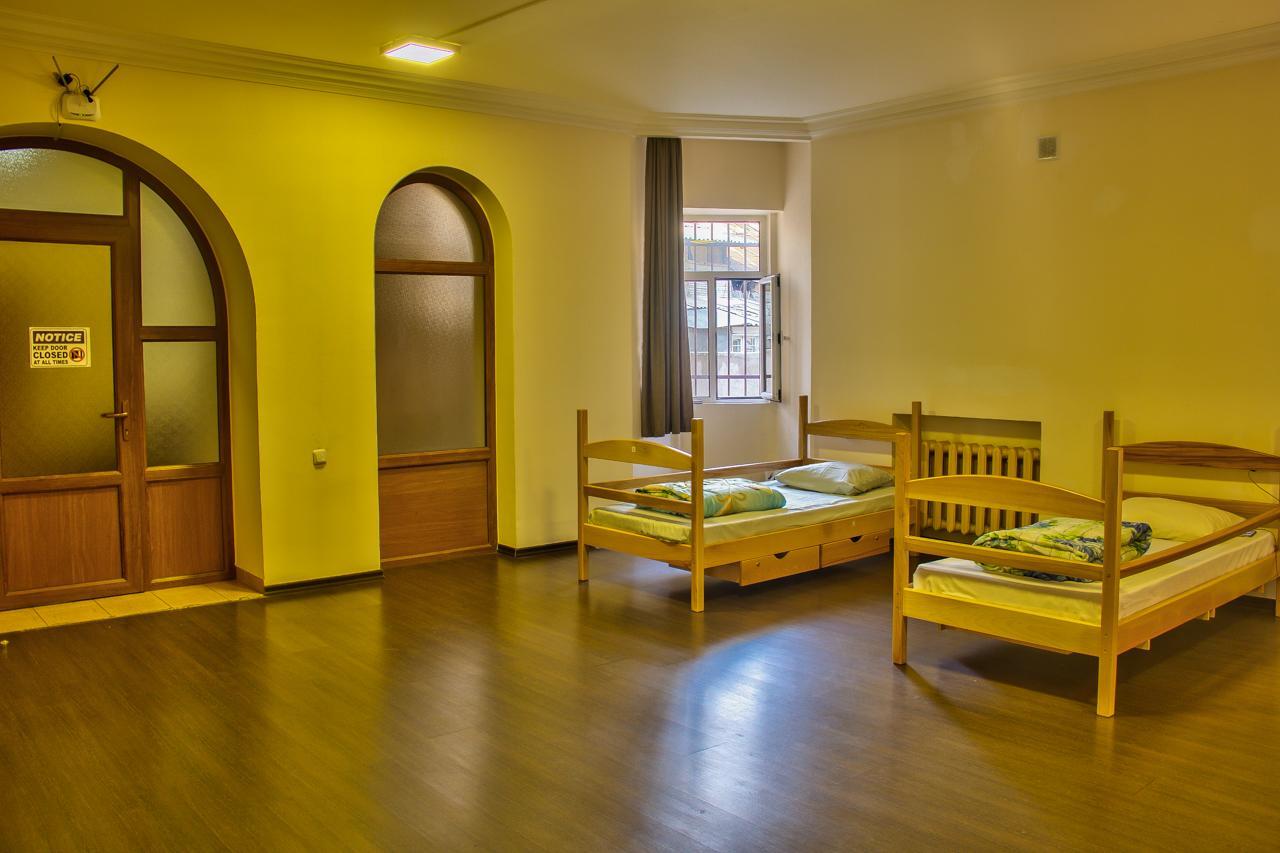 Classy And Cozy Hostel Erevan Esterno foto